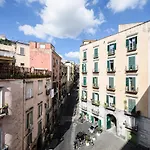 Vico Lungo Teatro Nuovo 20