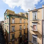Vico Lungo Teatro Nuovo 20